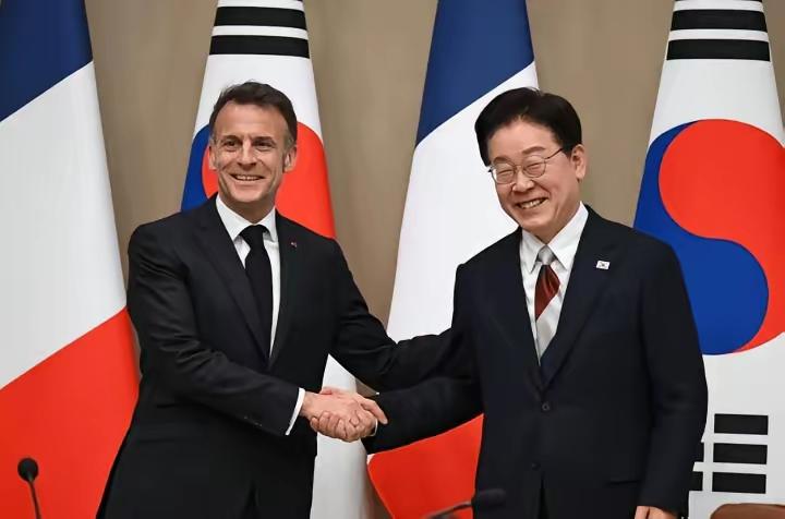 离谱！马克龙赌输了！签涉台声明讨好日本，反被中方精准拿捏，太丢人🌞本想