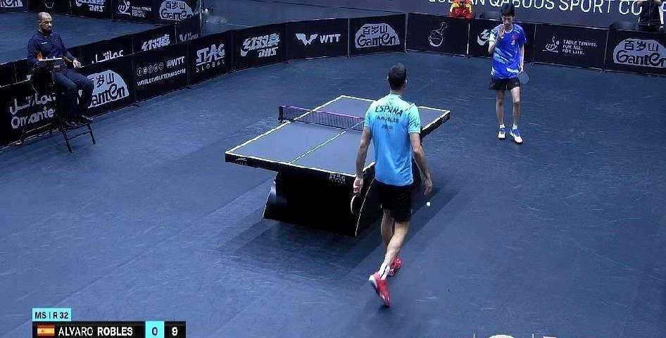 3小时3赛全胜，瘦小子把国乒老大哥逼上热搜19岁，左手生胶，体重不到65公