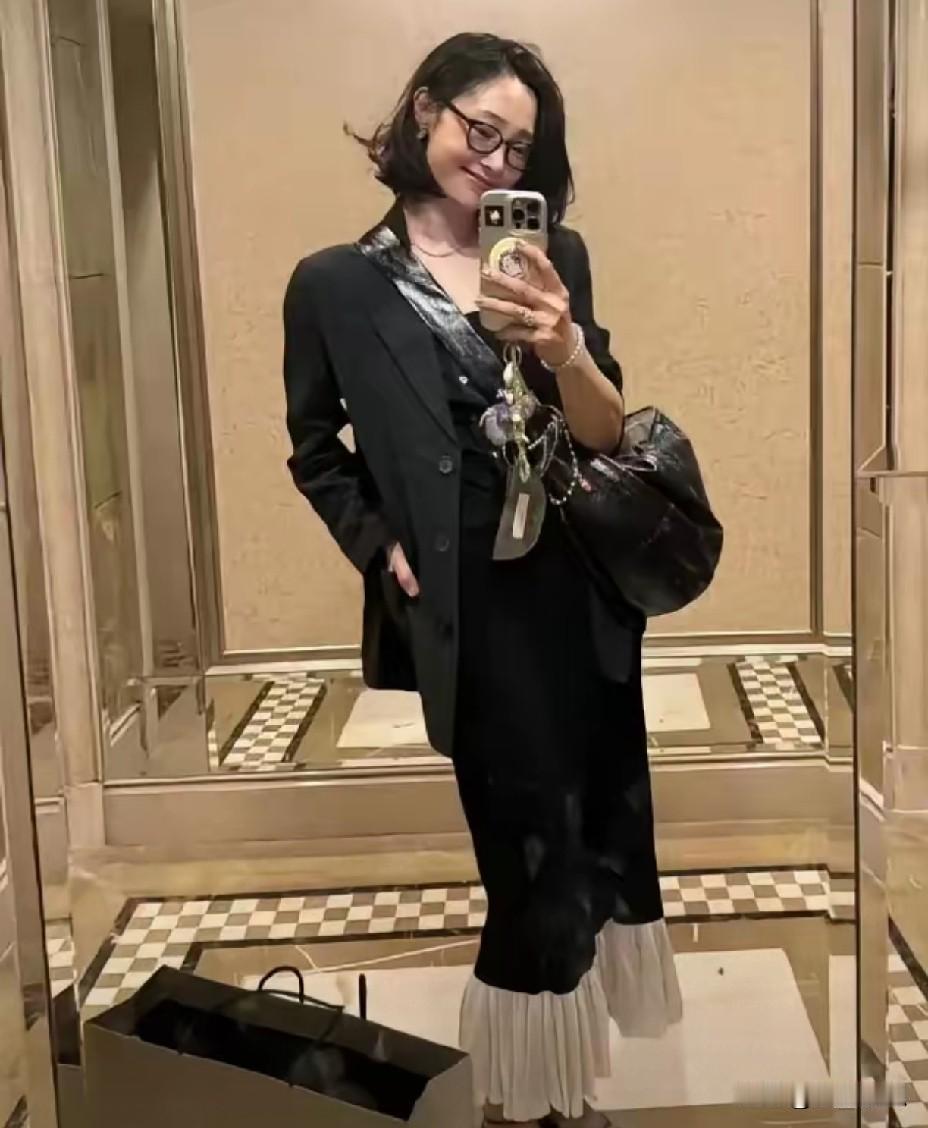 孩子高中毕业，当妈的为啥哭成泪人？白百何这反应太真实了！白百何儿子元