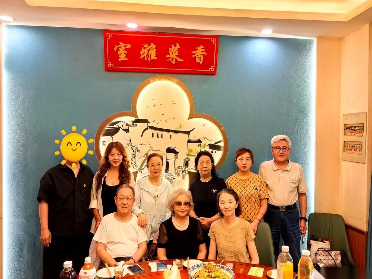 我真是活久见了。闺女请客感谢几个常年照顾我的姐姐，就因为没上“海鲜大餐”，没去