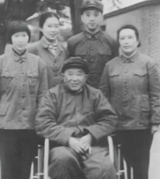 1974年，一位首长准备去福建养病，有人提前通知福州军区司令皮定均中将：“他去福