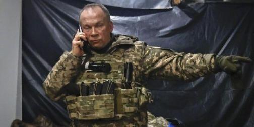 大家根本想象不到俄乌前线现在有多惨，乌克兰总司令都忍不住抱怨，1200公里长、2