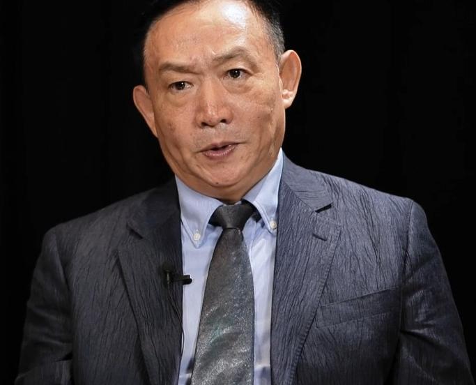 卢麒元一句话戳破痛点！"金融洋奴"四个字在网上刷屏了。他说金融圈部分身居高位者张