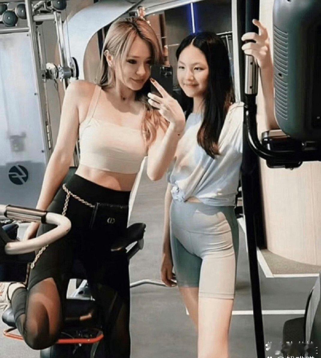 王诗龄这个腿算得上内娱第一直了