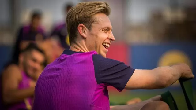 每体: 因佩德里伤缺, 弗里克最可能将德容6号位调整至8号位