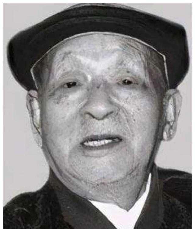 1957年，毛主席视察武汉，得知王盛荣只是建筑局里的一个副处长时，勃然大怒，