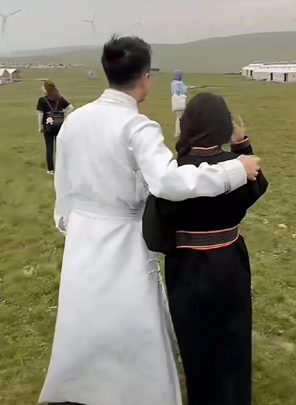 亲子互相鼓励，能让亲情在互动中升温。小玥儿太懂事了，不知不觉小感动，暖暖哋贴心小
