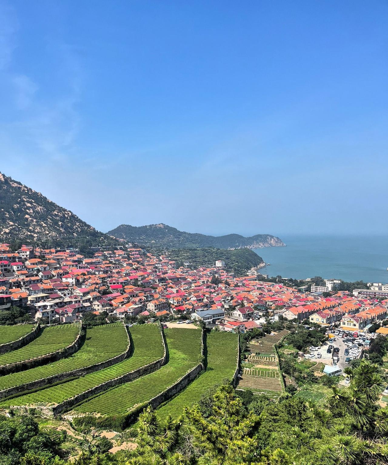 杨绛先生说：“所谓的出轨，就是玩腻了爱自己的人，去玩别人玩腻的人，玩来玩去，都是