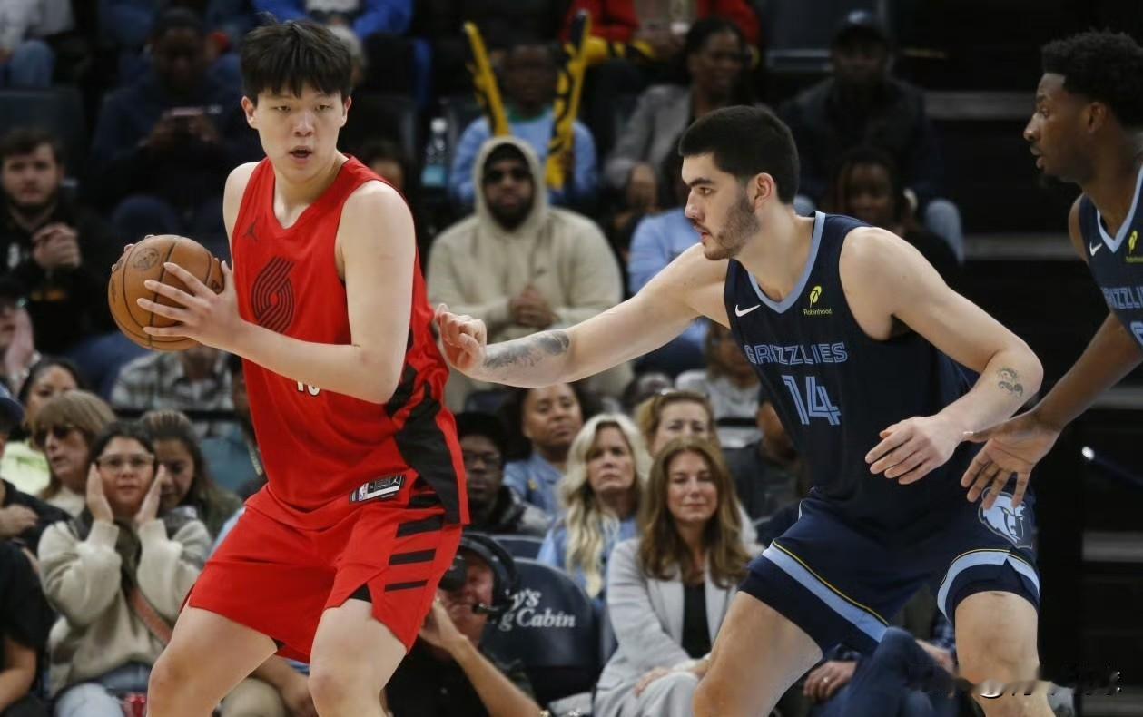 不打了！杨瀚森面部挫伤将缺席今日比赛！开拓者官方公布：球队中锋杨瀚森将因面部