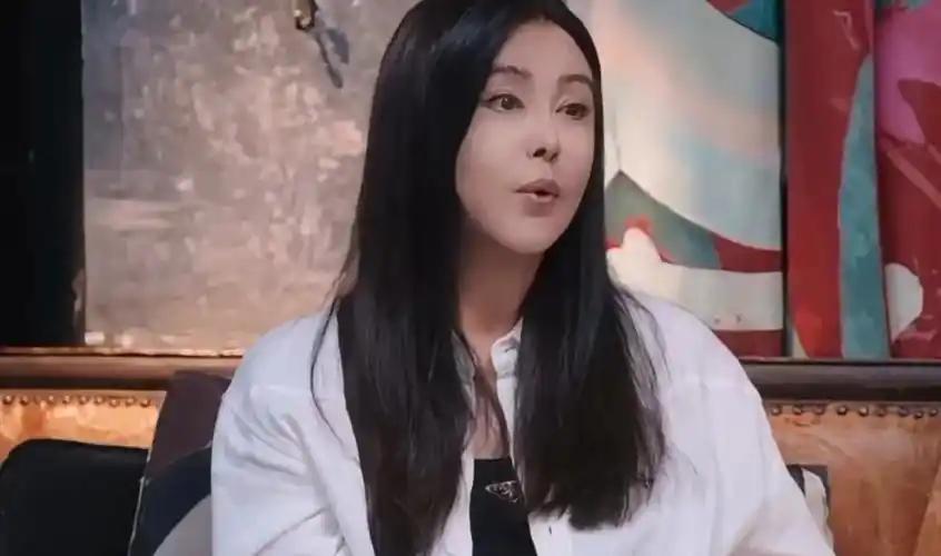 王祖贤自曝目前单身，李诞小心翼翼试探：“你的上一段感情是什么时候，方便说吗？”