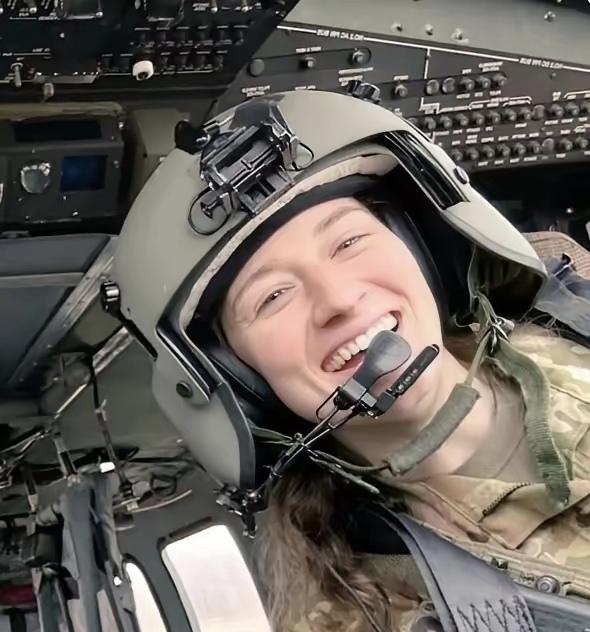 “我永远不想回美国生活！在中国生活是我一生中最幸福的时刻！”今年59岁的美国女机