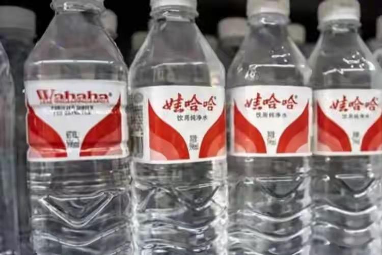 宗馥莉辞职了，家族内斗浮出水面，娃哈哈还能撑多久？2024年4月，宗庆后去世
