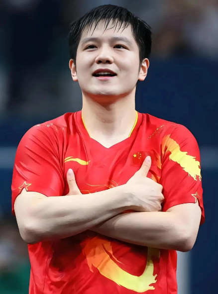 樊振东帮助萨尔布吕肯俱乐部战胜劲旅多特蒙德俱乐部，晋级德国杯八强，五个人的心情很