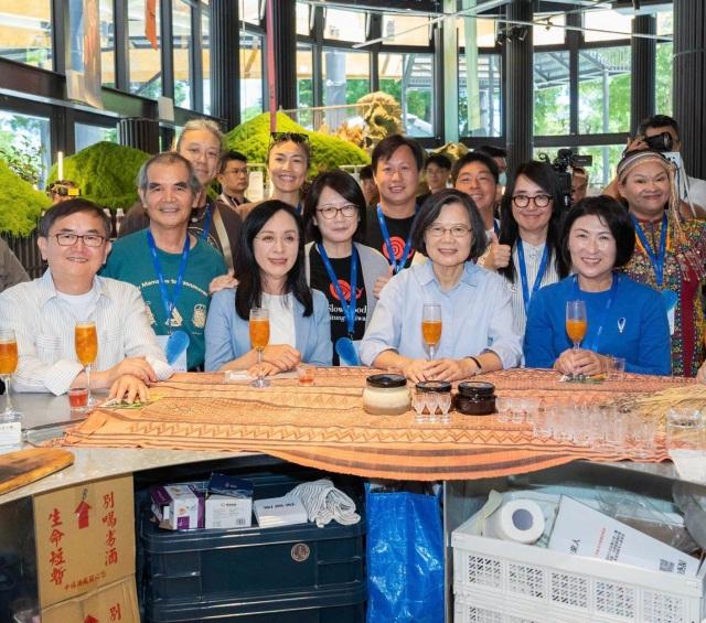 蔡英文高调辅选　绿营暗流浮现蔡英文出手整合绿营在台东县长选举，最近引起热议。蔡