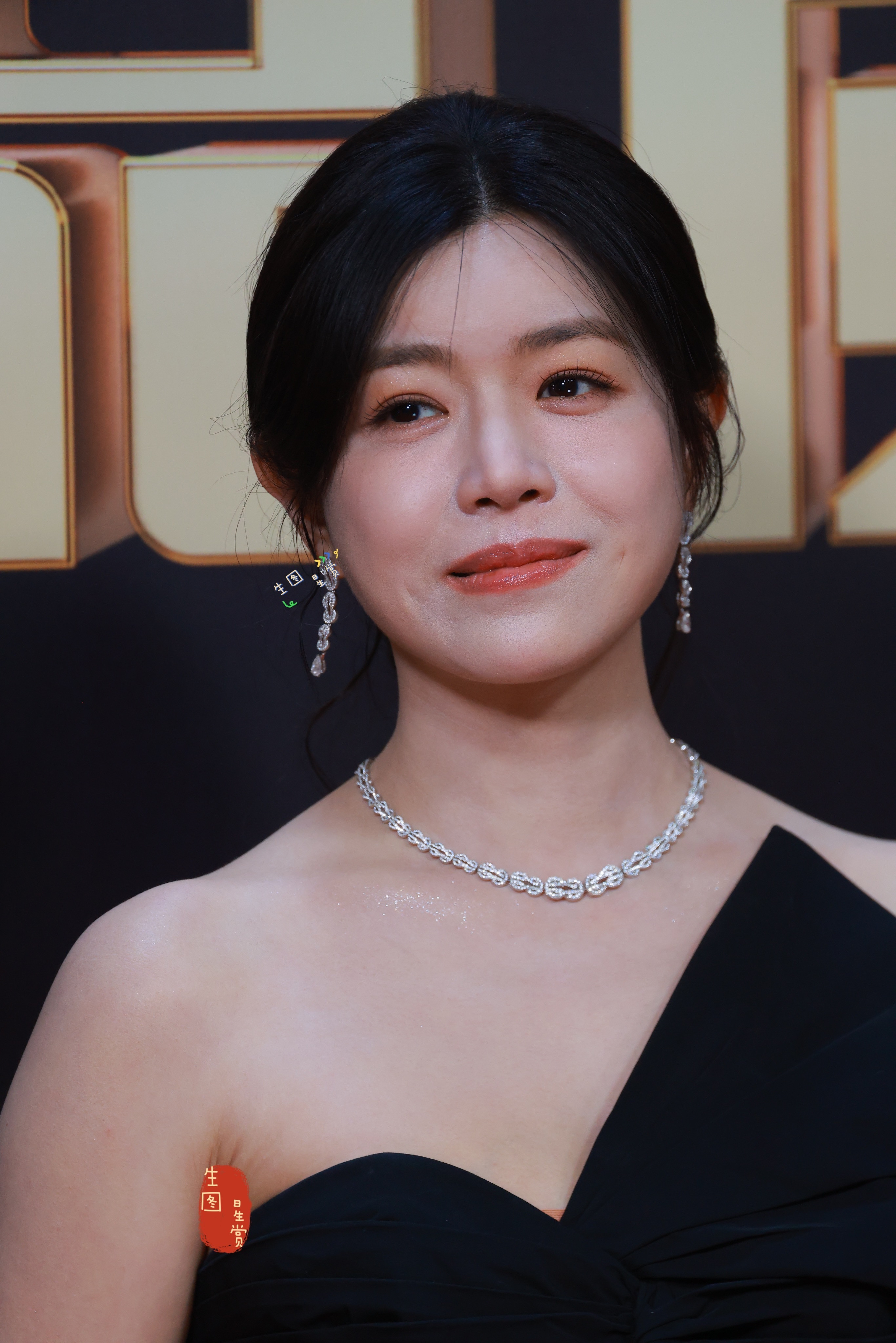 陈妍希电视剧品质盛典红毯生图元气温柔，独立大女主