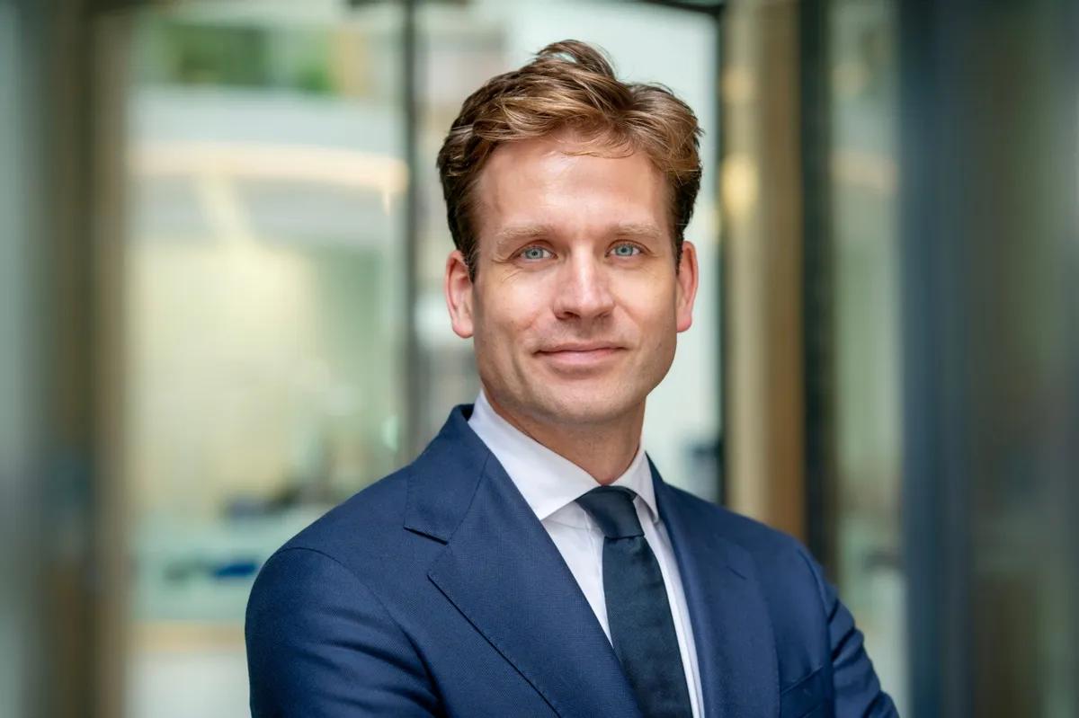 荷兰经济事务大臣卡雷曼斯可能又玩“缓兵之计”。据报道，卡雷曼斯已取消原定12月对