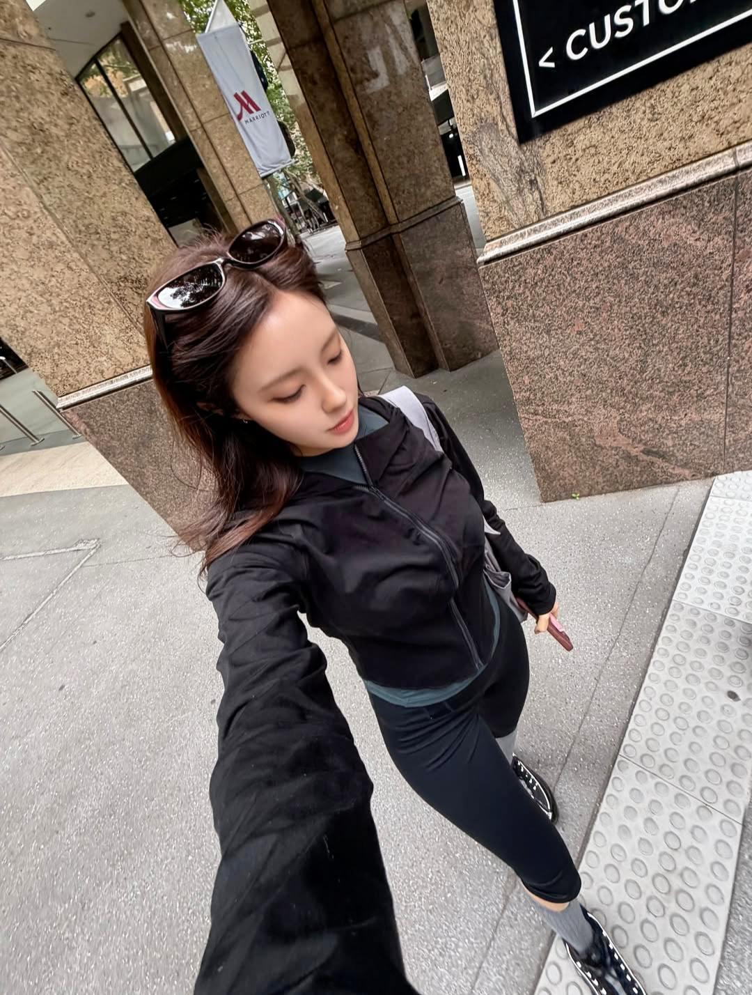 朴孝敏tara完美身材大长腿时尚穿搭