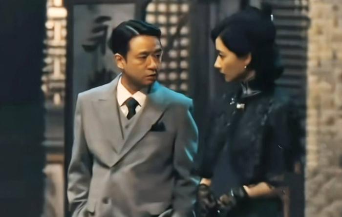 这哪里是烟太熏了，分明是掉泪了，其实根本不用为万福担心。《八千里路云和月》里