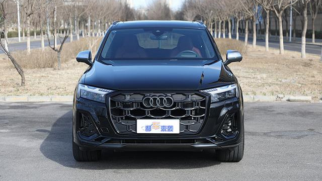 百万级高性能豪华SUV,搭载4.0TV8双涡轮,奥迪SQ7还有性价比?