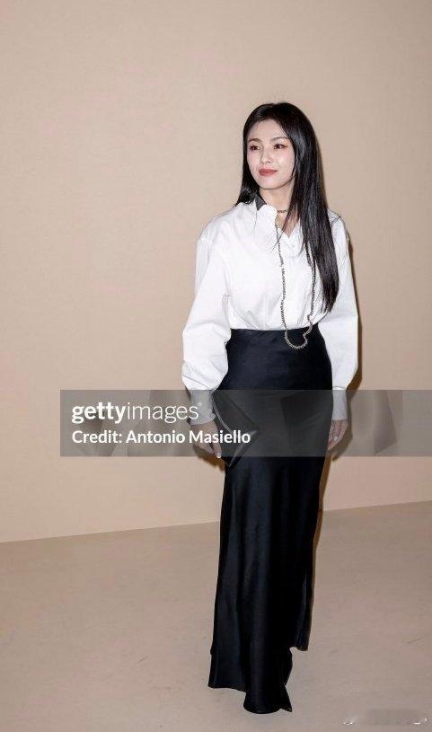 刘涛扛住了g社镜头涛姐状态真的很好啊，气质很棒刘涛身上散发着一种由内而外的知性