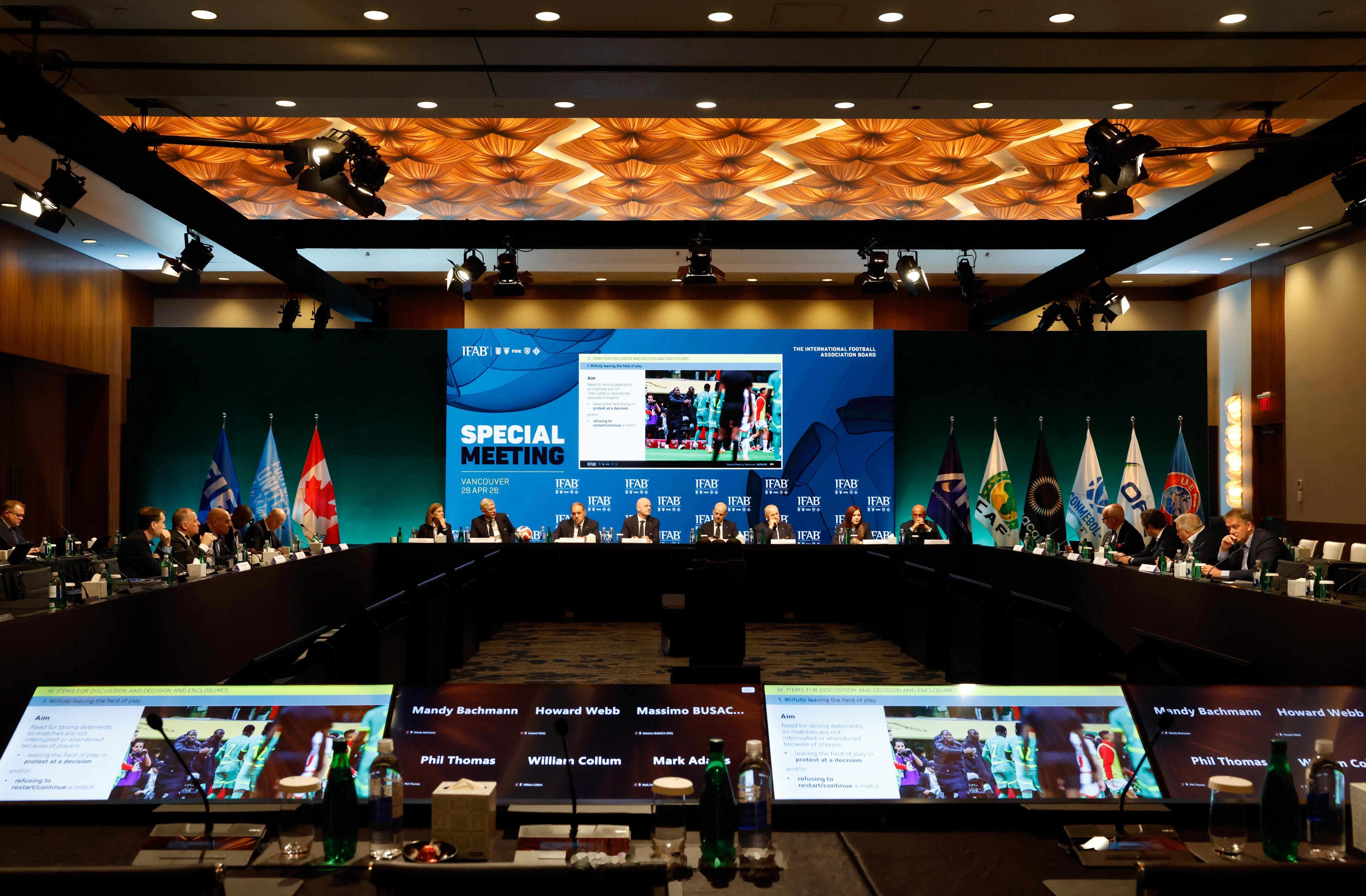 世界杯球员争执捂嘴直接红牌FIFA和IFAB在温哥华完成对中国足协和中足联的反