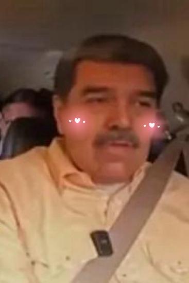 委内瑞拉传来新消息了！当地时间1月3日，委内瑞拉首都加拉加斯传出多声不明爆炸