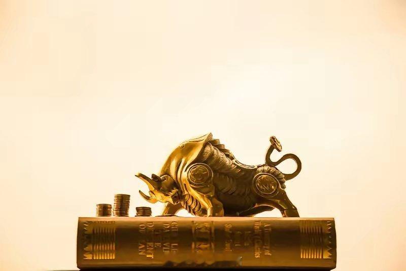 严守纪律炒股炒股这事儿，咱就记住仨字：不贪心！不管行情多热闹，也别