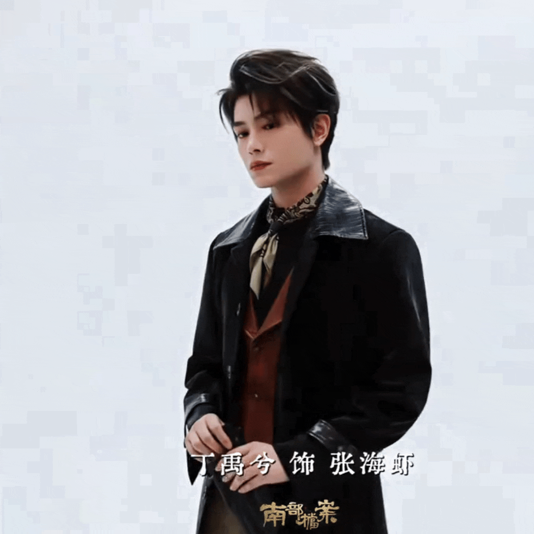 啥都不说了!尖叫好吧!谁家大晚上吃这么好!各种口味的虾都端上来了!