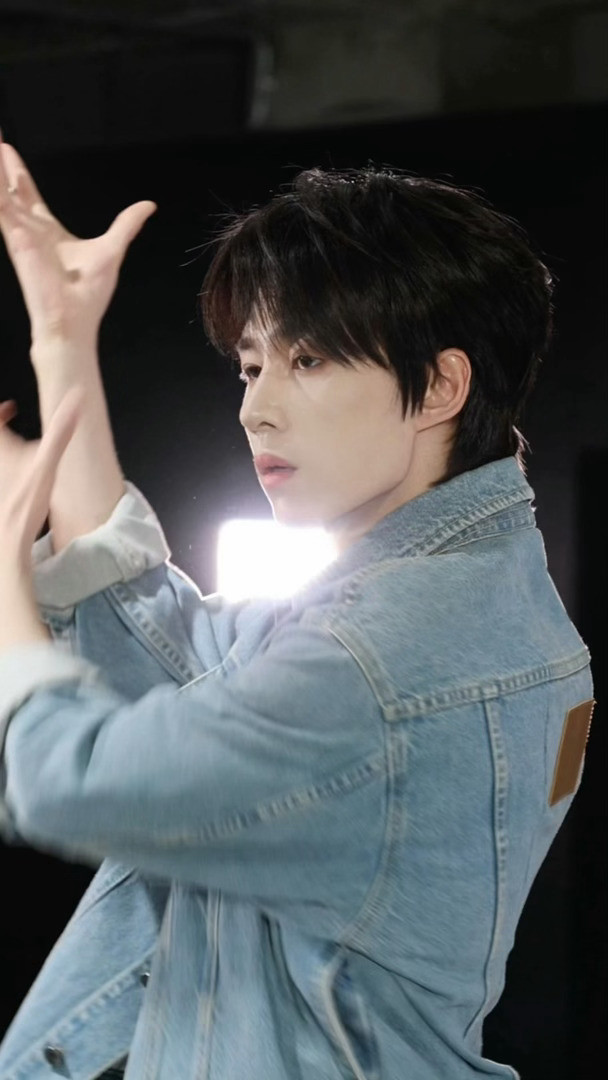 卓沅新歌StopMissingYou🌟抓耳编曲搭配动感旋律，登台忍不住跟着律动