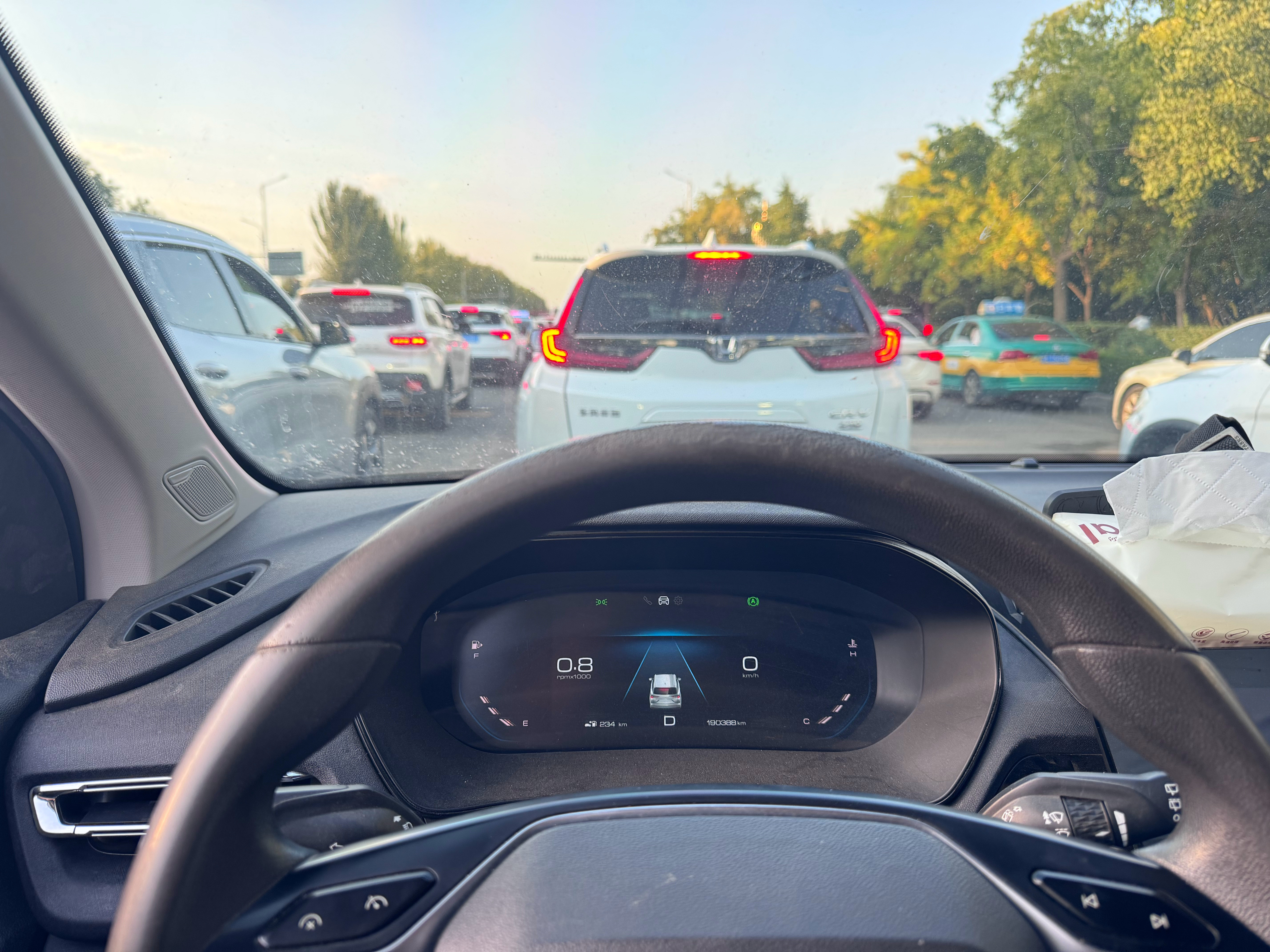 今天出门办事驾驶一台五菱牌小汽车，4年仅仅19万公里，不是网约车奥，不得不说五菱