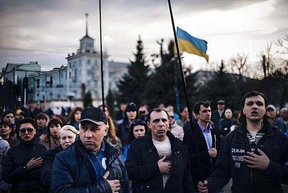 乌克兰人民值得同情吗？当年走上街头游行的是他们；选演员当总统的也是他们；开打之后