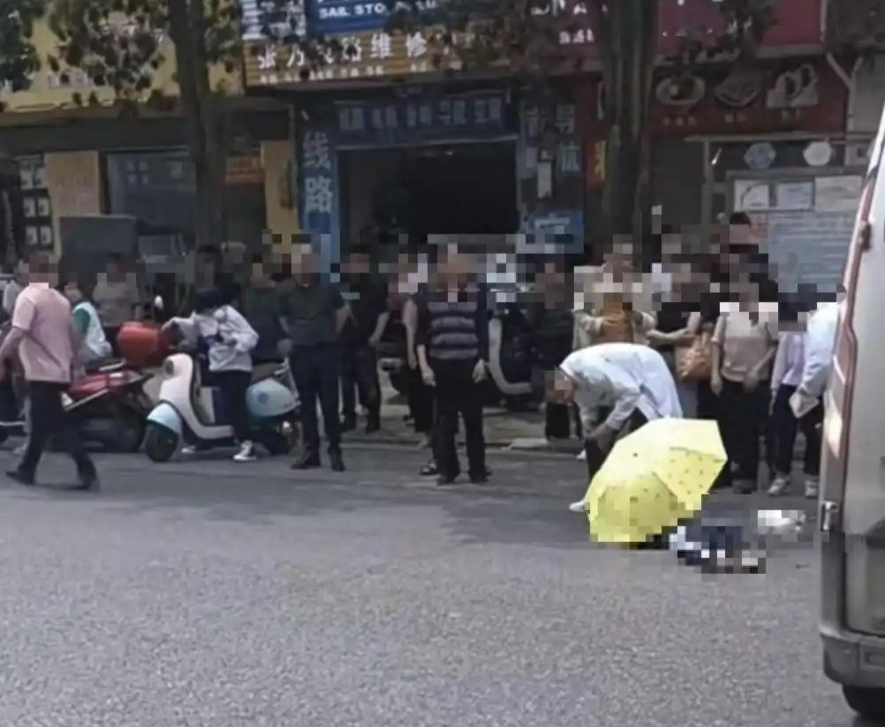 【攸县校园门口的悲剧，再次敲响安全警钟🚨】就在昨天（4月10日）下午攸