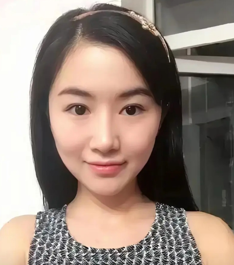 翟欣欣判了12年，出狱大概49岁了，等她出来，或许面临这样几个问题。一、认识