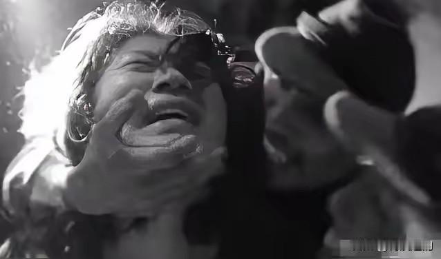 1937年，日军轮流侮辱了郑明德的嫂子，还逼迫他举着蜡烛照明，睁大眼睛看着他们的