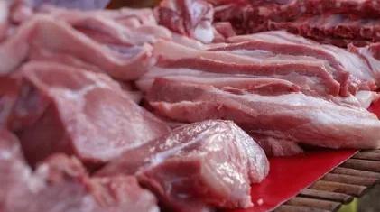 终于弄明白了为什么猪价跌破5块了不是猪肉不值钱了，也不是没人吃了，而是猪实在