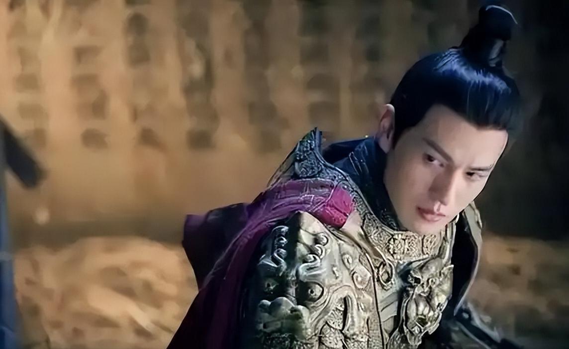 923年冬，汴梁城破那天清晨，李存勖走进太庙，从锦囊里取出最后一支箭。箭杆上的暗