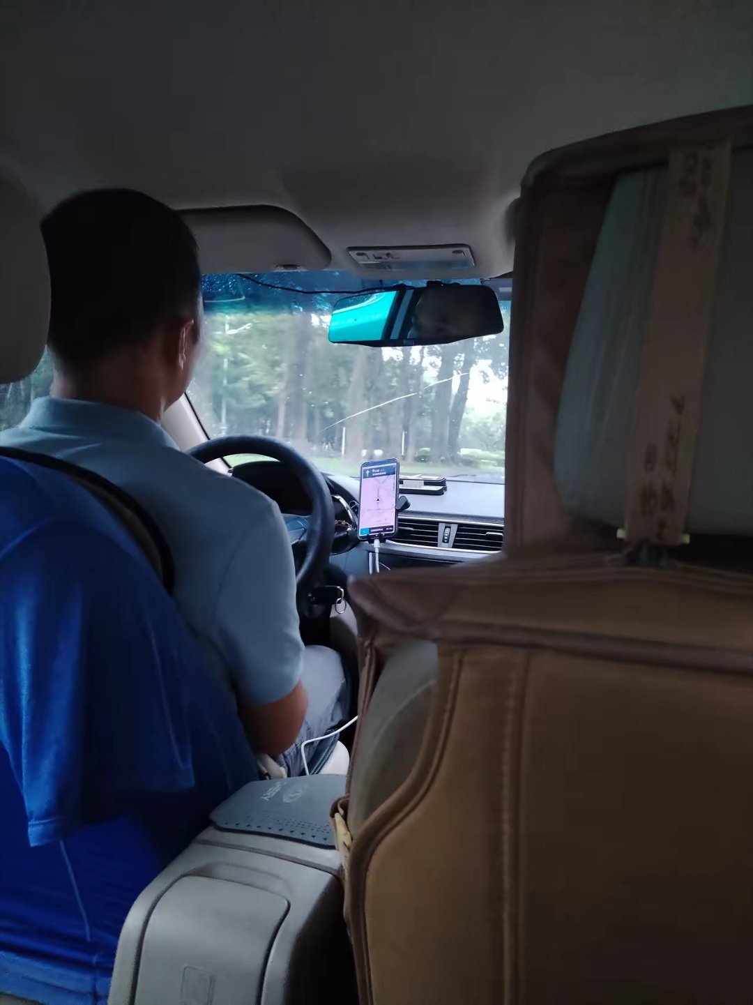我的天呐，今天坐个顺风车，车子竟然这样子，而且他还有一单是接了货拉拉的，现在都这