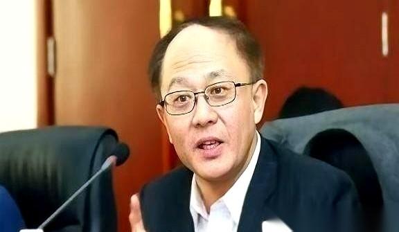 “人家是在全球77亿人里收割现成的，咱们是在14亿人里苦哈哈地育苗。”这句话真
