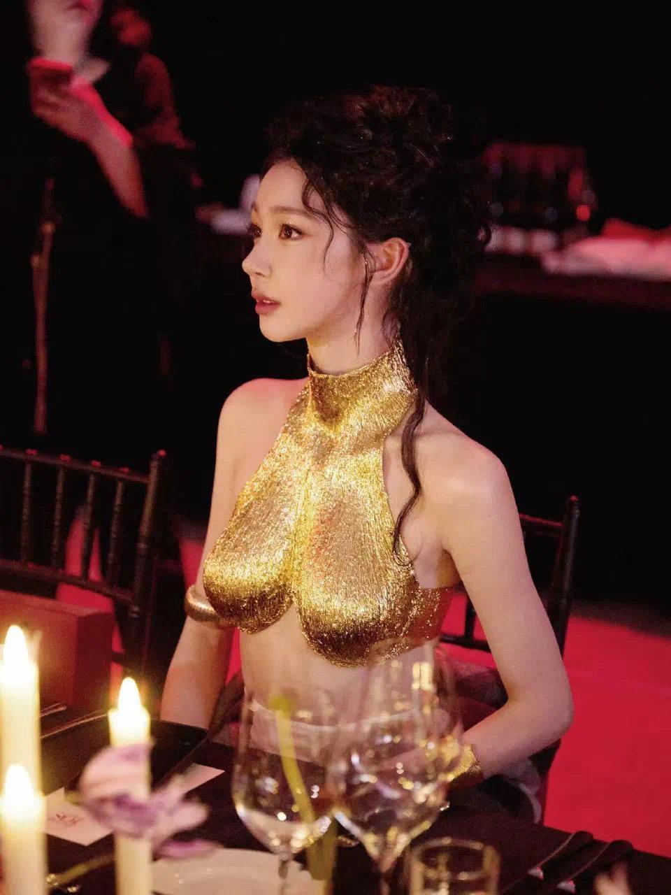 易梦玲｜好优美的曲线！​​​
