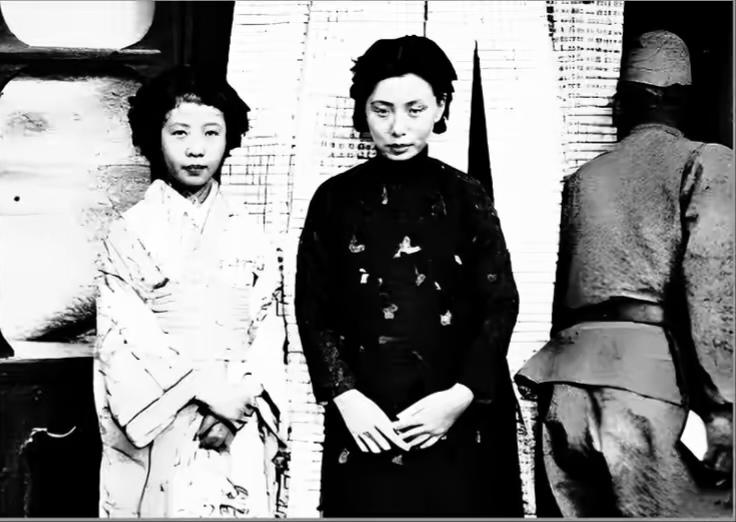 1944年，太田美娟欠妓院800日元出不去，听政江说军方招“战地服务”，能清债，