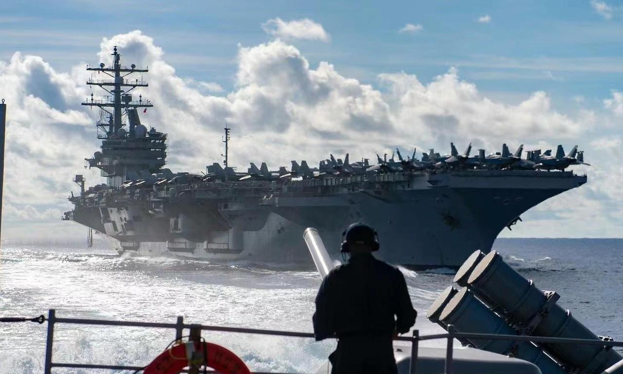 伊朗也拥有高超音速导弹，面对这些导弹，理论上来说，美国的航母编队也无法实现有效拦