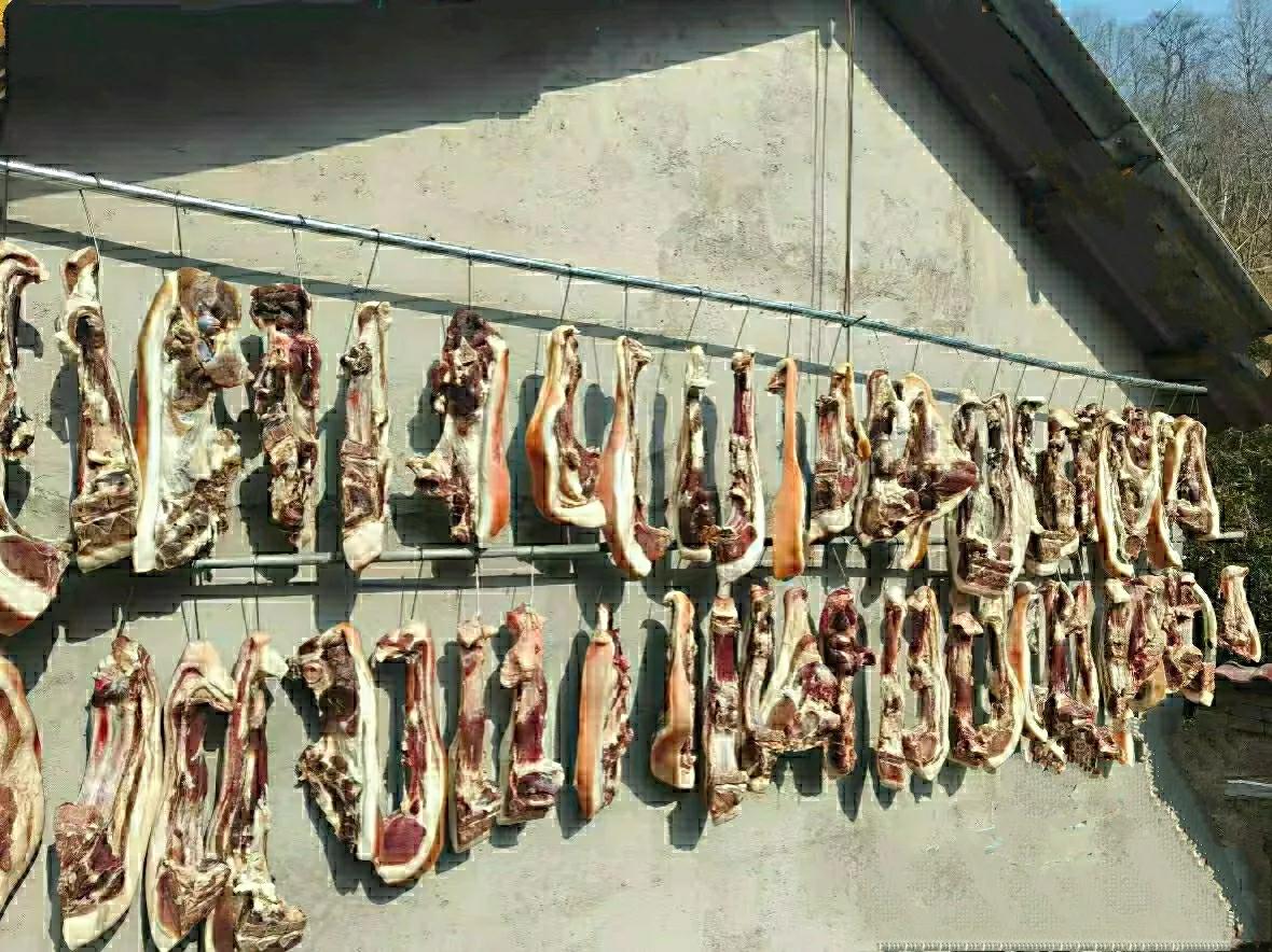 未曾过年，先肥屋檐年关将近，村庄悄悄然丰腴了起来乡村原本瘦削寂寥的屋檐，