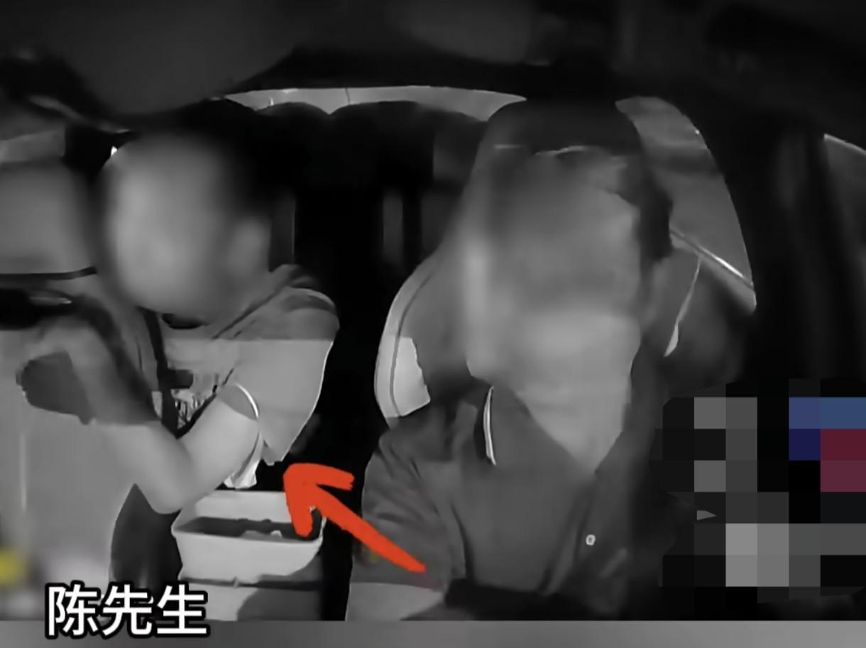 拼车途中遇“咸猪手”，这位司机的做法获全网点赞！9月19号凌晨，广东清远的网约