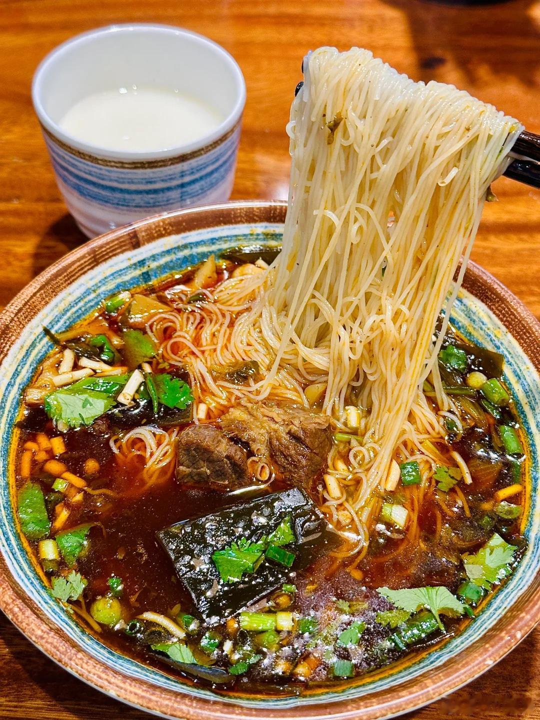 本来不太爱吃细粉，直到我吃到了绵阳米粉，真香了​​​