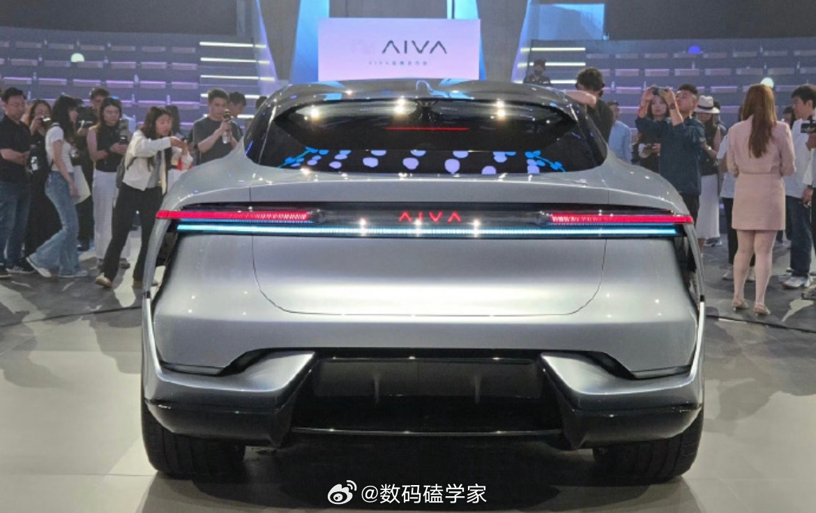 赛豆汽车正脸赛力斯和字节豆包联合的车嘛，所以叫赛豆汽车，从名字来看就知道主打AI