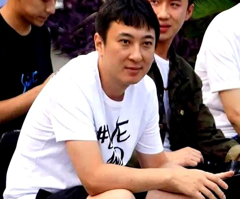 王思聪最近又上热搜了，不是因为做生意，是发个视频逗人笑。以前大家说他是富二代