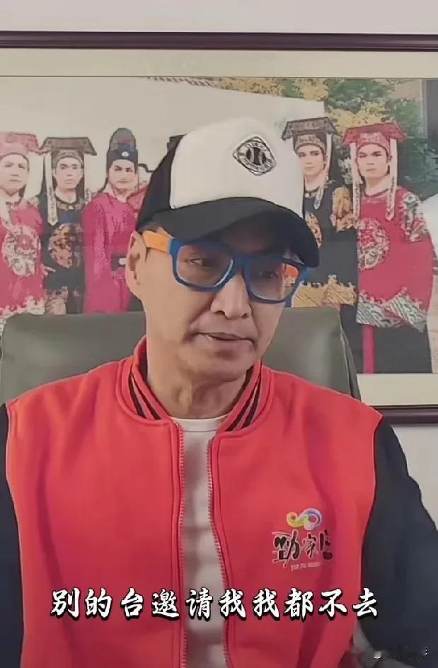 演员何家劲说：当年琼瑶阿姨也找过我，但是没有谈拢，主要的原因是什么呢？现在我也敢