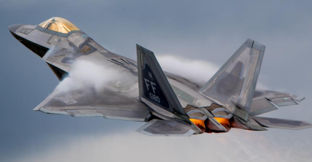 说一个对美国很残忍的事！以目前的技术水平，9架F22或许可以击落一架不带无人僚机