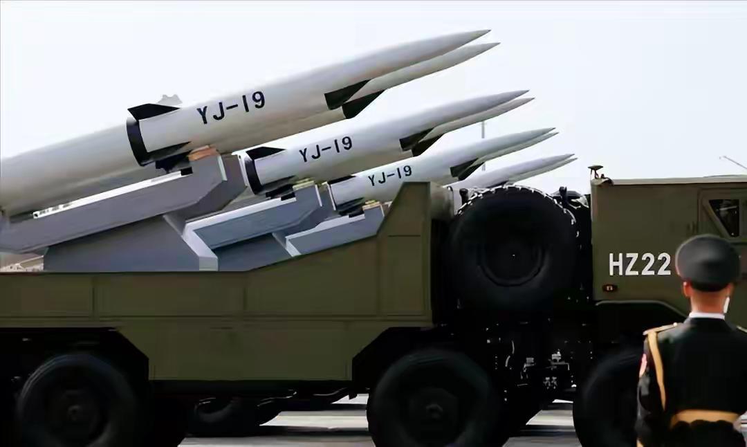 鹰击-19将要搭载六代机？美国航母要破防了在今年的九三阅兵中，鹰击-15、鹰击