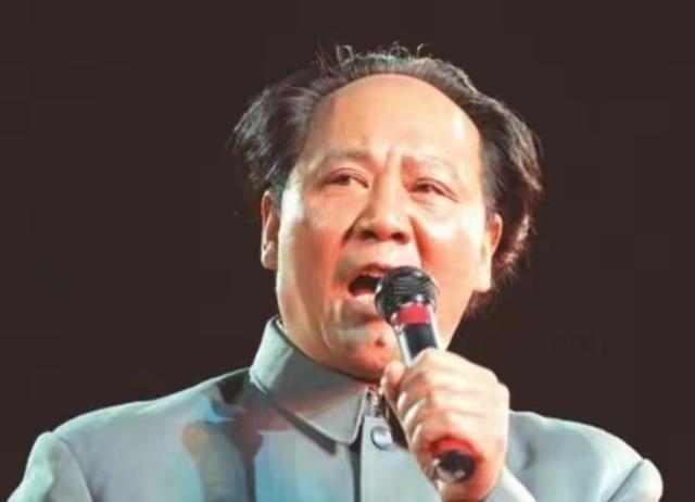 1993年，毛主席特型演员古月访美时，遭到台湾记者刁难：“你什么时候去台湾？”古